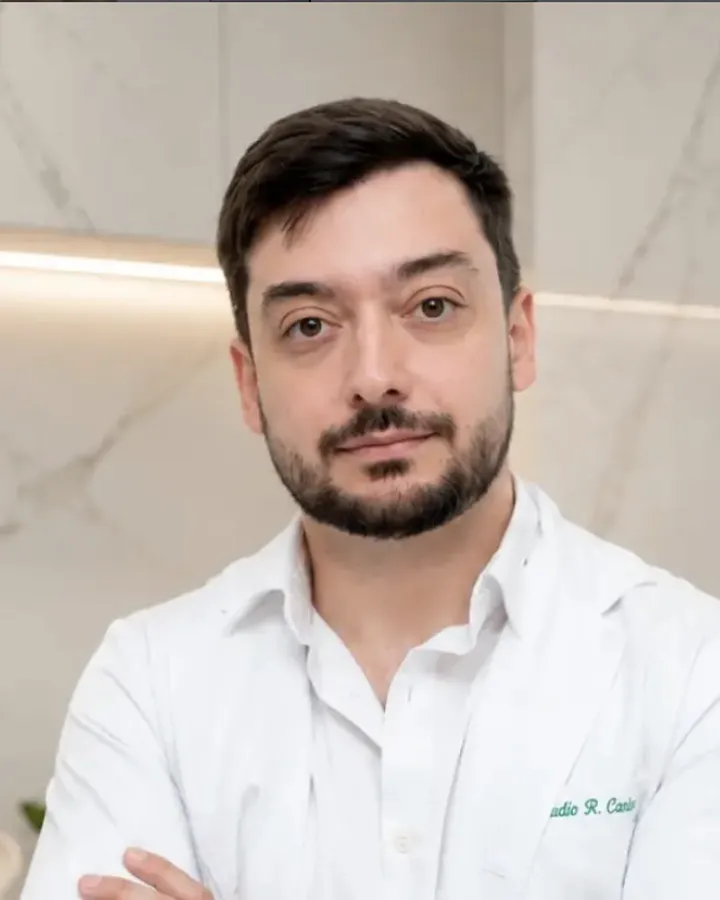 Dr. Carlos Prates no consultório